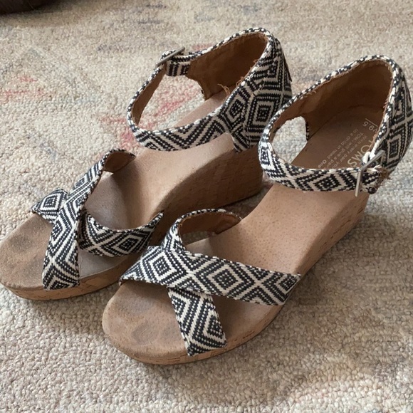 Aztec Tom’s Wedges - Picture 2 of 5